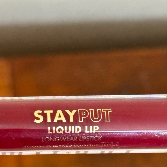 New Milani lip bundle of 4. StayPut Liquid Lip and Keep It Full Lip Plumper - Picture 5 of 8
